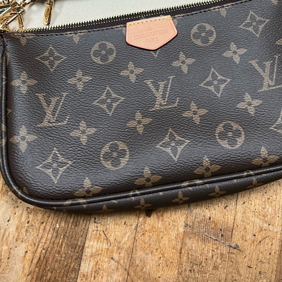 Designer look -Stylish Crossbody Handbag. New condition. Perfect for a LV look. - Picture 7 of 7